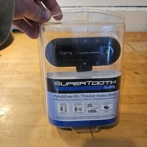 SUPERTOOTH BUDDY BLUETOOTH CAR HANDSFREE KIT (MODEL: BTBDY6) New -Open Box